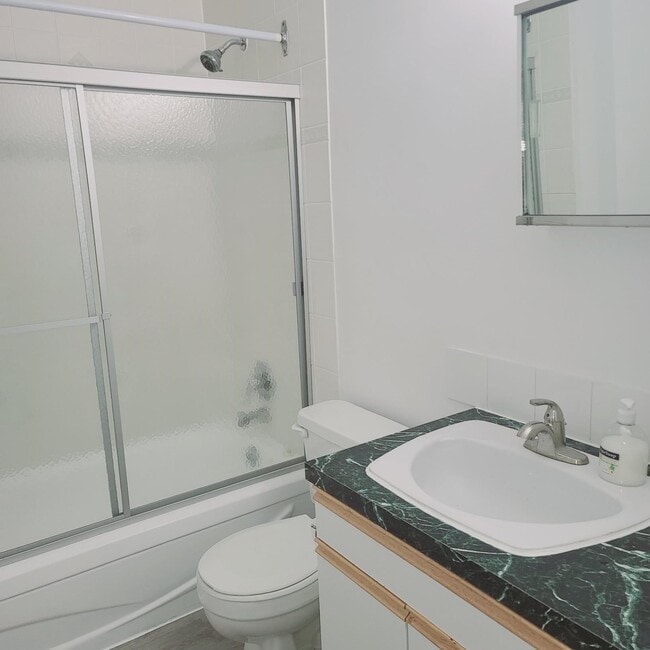 Photo du bâtiment - Townhouse in Dickensfield - 3 Bed 1.5 Bath