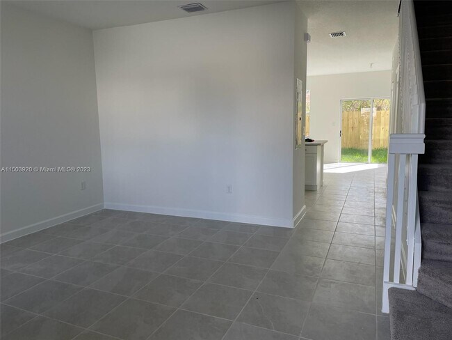 Foto del edificio - 2724 SE 19th St