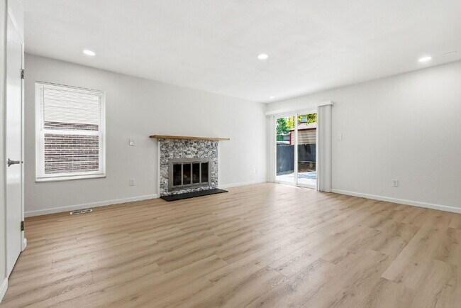 Building Photo - Stunning Fully Remodeled 3 Bed, 2 Bath Home in Conveniently-Located Northglenn!