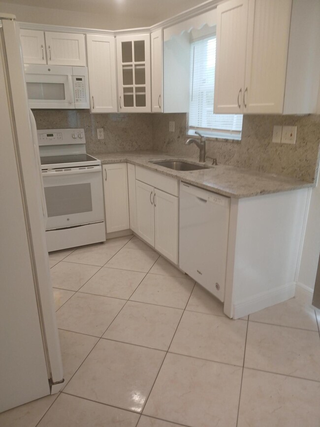 Building Photo - 4289 S Mary Cir