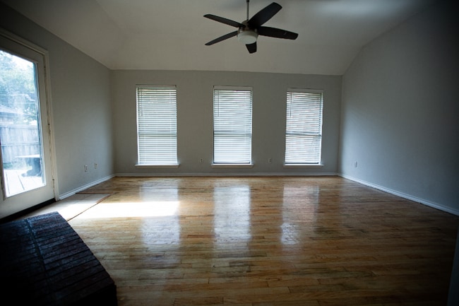 Building Photo - 8640 Malibu St