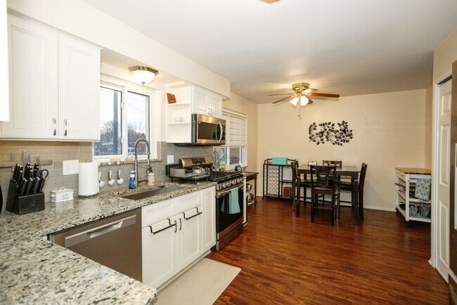 Foto del edificio - 28115 Little Mack Ave