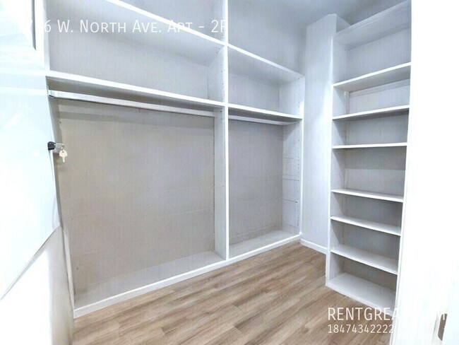 Foto del edificio - 1756 W North Ave