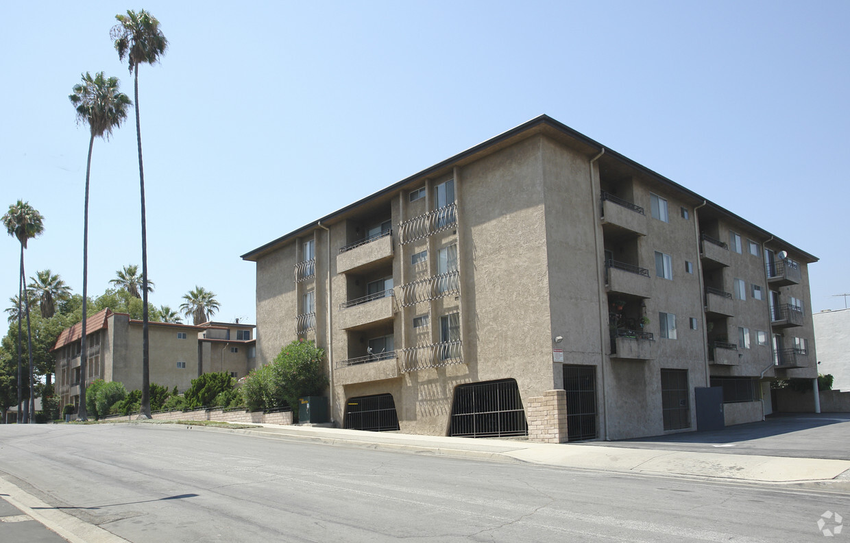 Primary Photo - Las Palmas Apartments