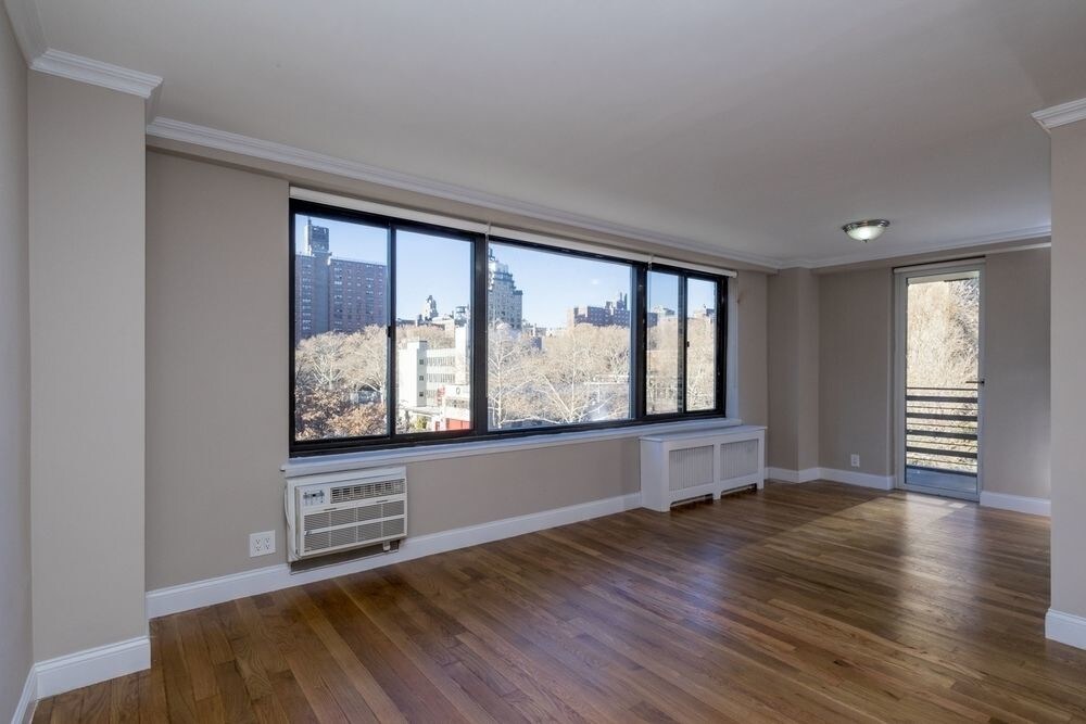 Primary Photo - 792 Columbus Ave