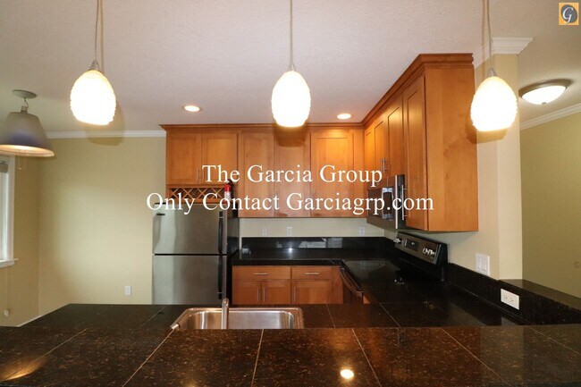 Building Photo - Great 2 Bedroom Hawthorne Condo!