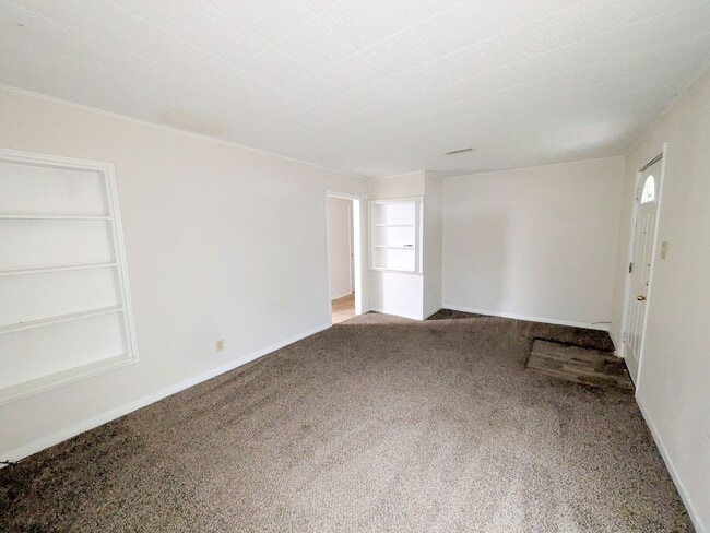 Building Photo - 5365 E Parkway Dr