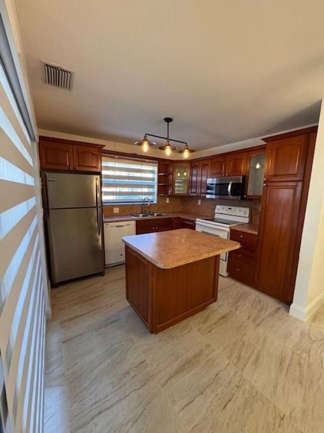 Photo - 11202 SW 132nd Ct W House