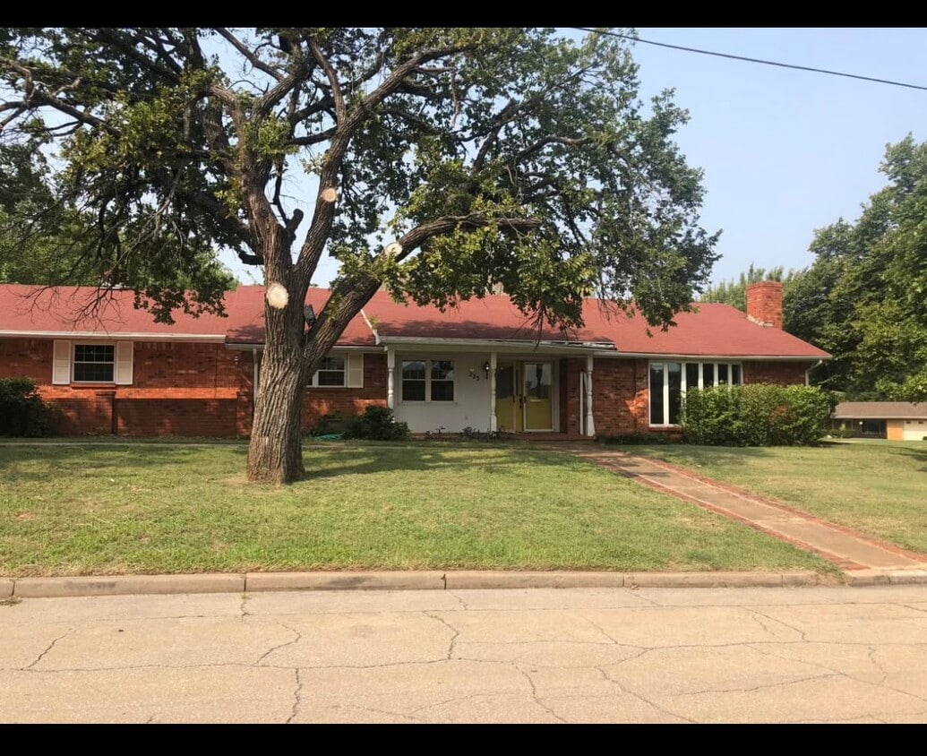 Primary Photo - 223 N Drexel St