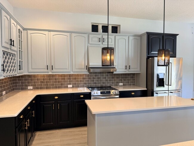 Building Photo - 603 Canne Pl