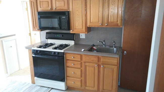 Foto del edificio - 210 Avon Rd