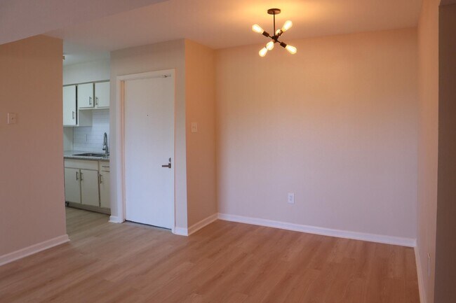 Building Photo - 8427 Hearth Dr