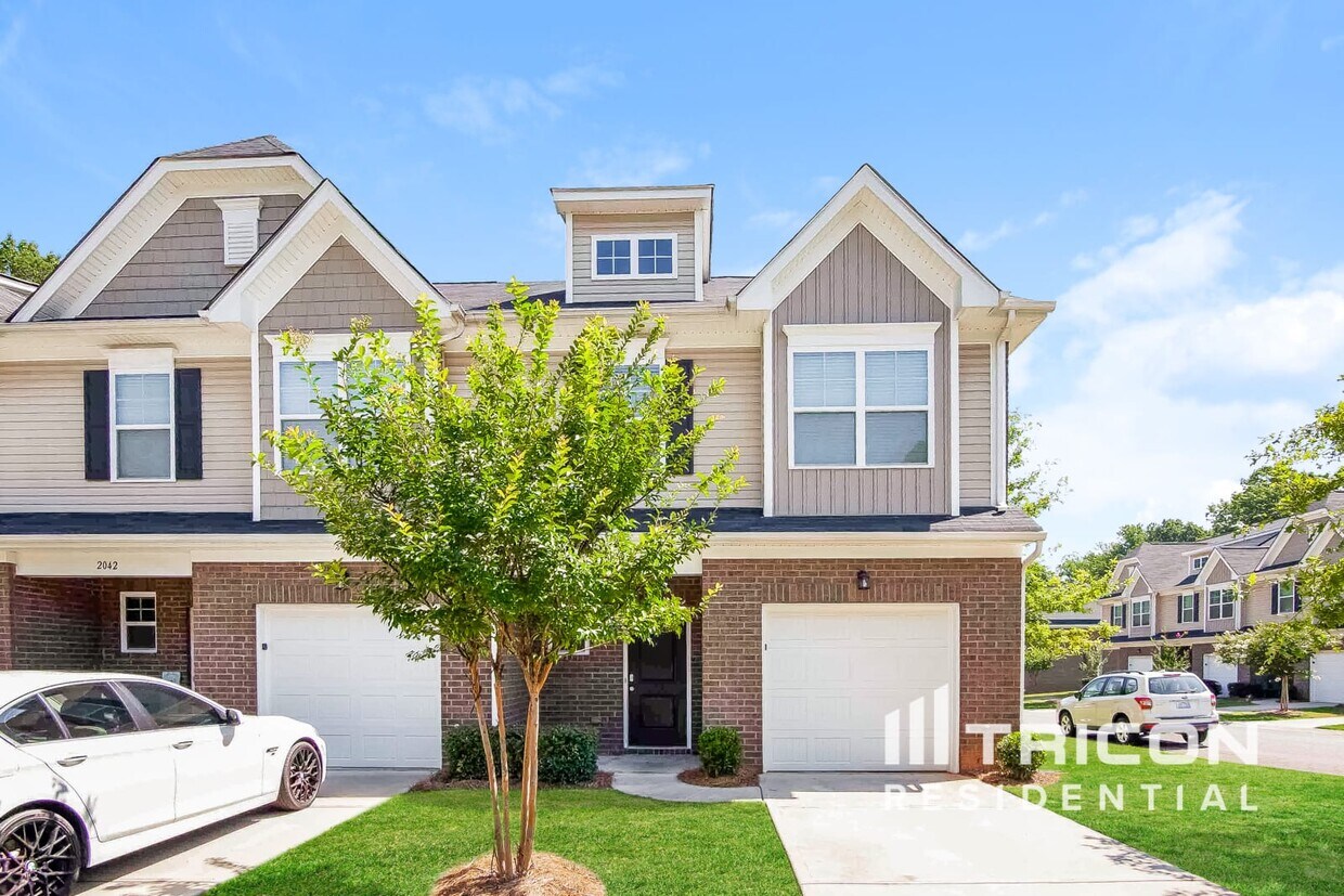2046 Aragon Ln Gastonia NC Townhome Rentals in Gastonia NC