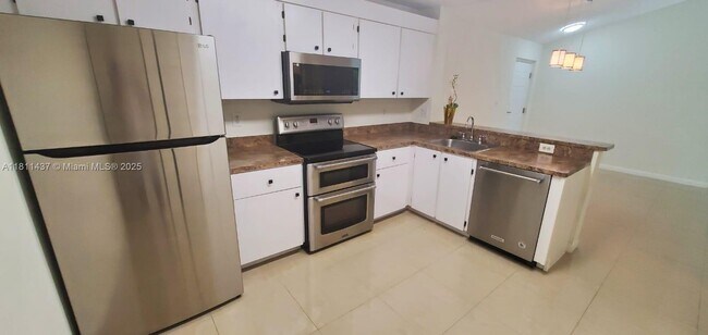 Foto del edificio - 10125 W Sunrise Blvd