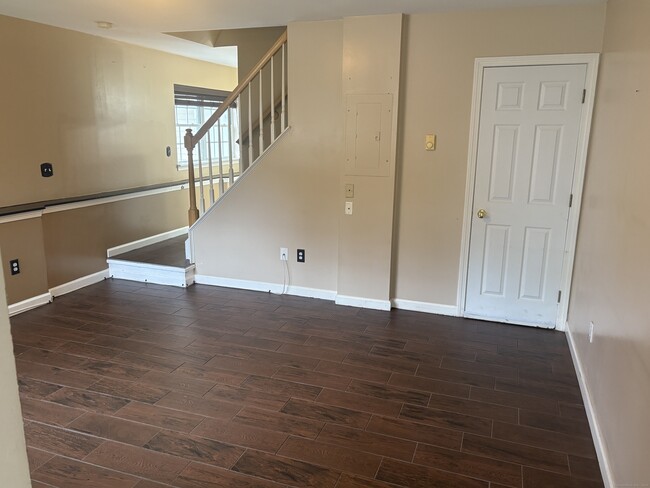 Building Photo - 92 Hamden Ave