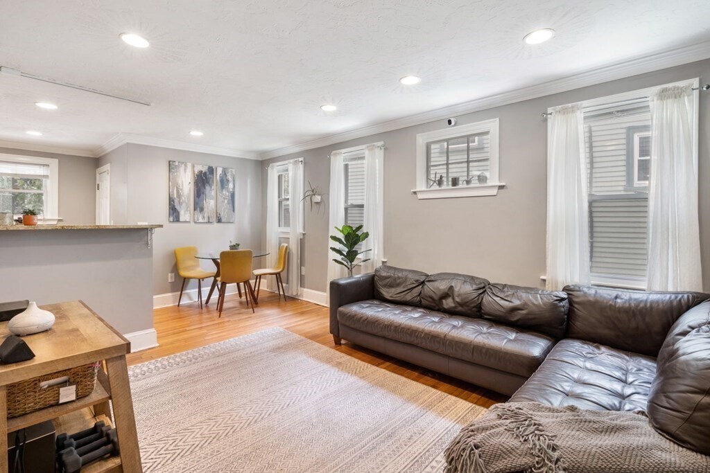 Primary Photo - 15 Ronan St