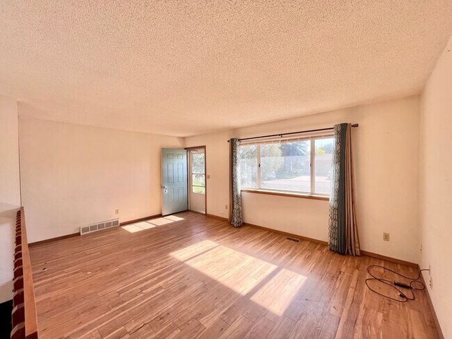 Foto del edificio - Cute 3 Bed, 1 Bath Ranch Home in Ault