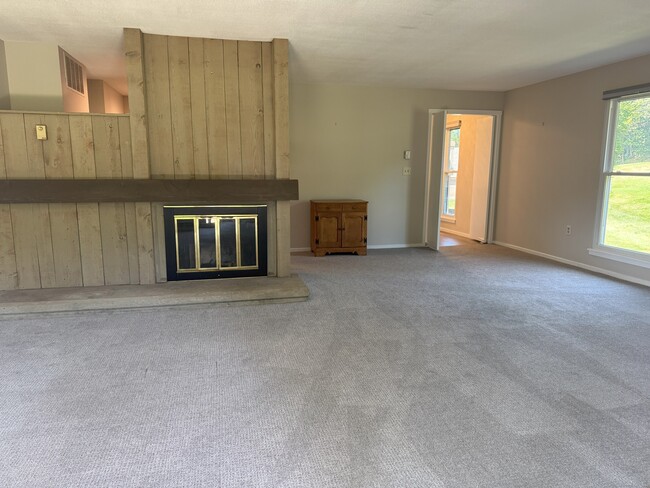 Building Photo - 120 Mallard Dr
