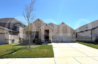 Building Photo - 613 Huntley Dr