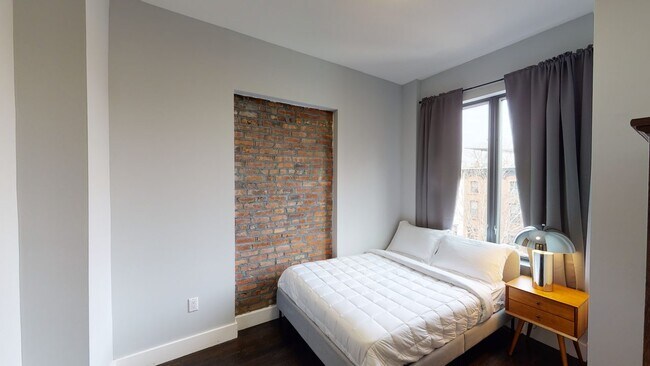 Foto del edificio - ROOM ONLY in 4-bed/2.0-bath Home