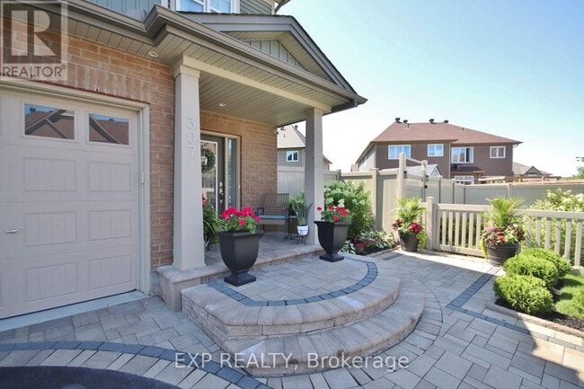 Building Photo - 307 Fergus Cres