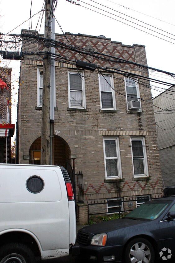 Building Photo - 646 E 223rd St