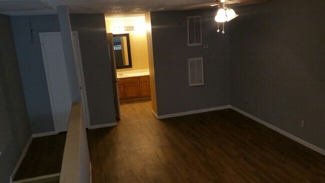 Foto del edificio - 2119 Greenbriar Colony Dr