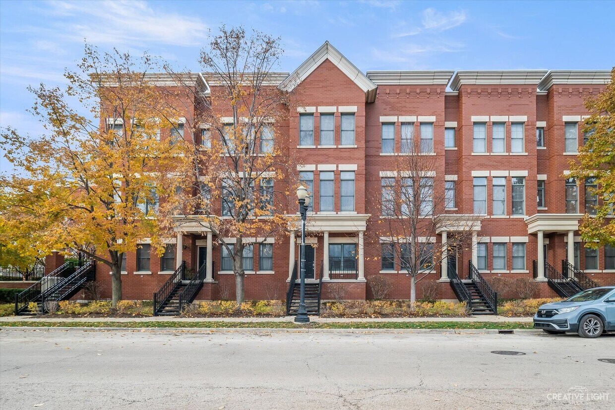 Primary Photo - 208 Lake St