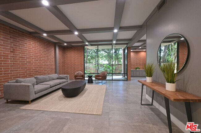Foto del edificio - 11750 Sunset Blvd