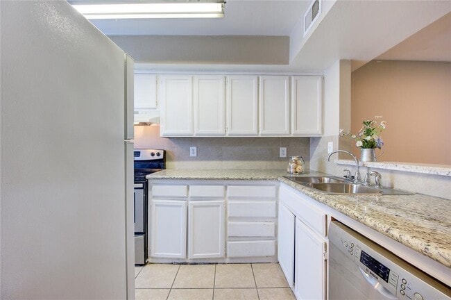 Building Photo - 12653 Windsor Village Dr