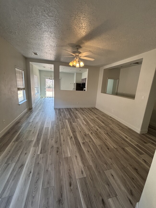 Foto del edificio - 6601 Shiprock Dr NE