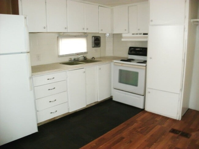 Building Photo - 2 bedroom mobile home in Port Orange
