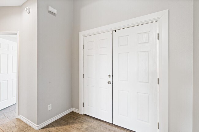 Building Photo - 306 Javier Dr