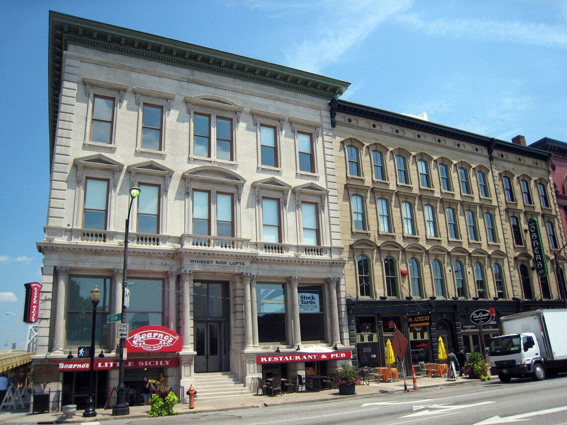 Main street facing portion - 140 W Washington St
