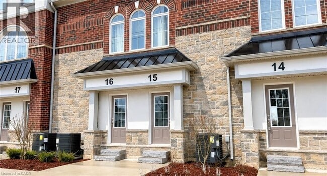 Building Photo - 677 Park Rd N