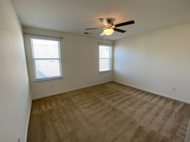 Building Photo - This is the PERFECT fit for you!