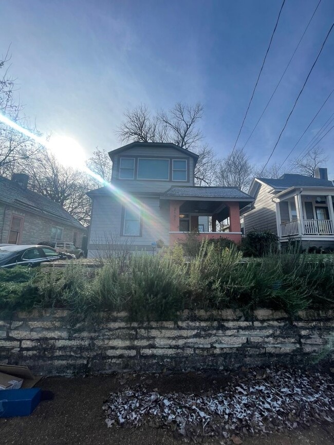 Building Photo - 4 Bedroom 2 Bath Home in Midtown!