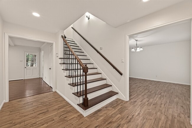Building Photo - 422 Willow Vista Dr