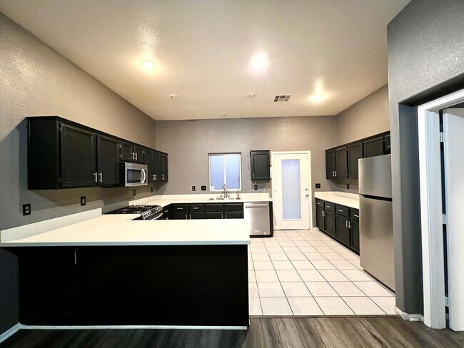 Building Photo - COMING SOON! CHARMING SINGLE STORY HOME WI...