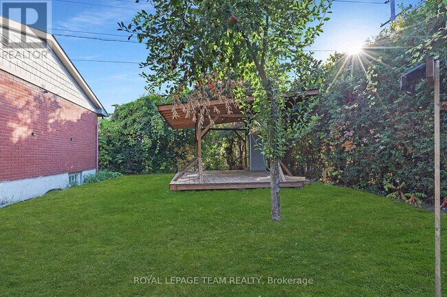 Photo du bâtiment - 925 Moorvale St