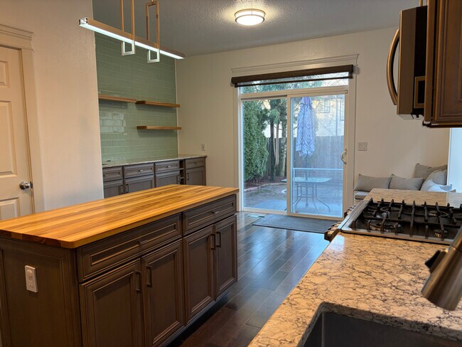 Foto del edificio - 1940 NE 72nd Ave.