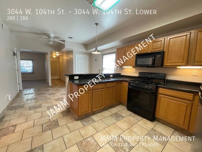 Building Photo - 2-Bedroom Duplex apartment in Cleveland!!