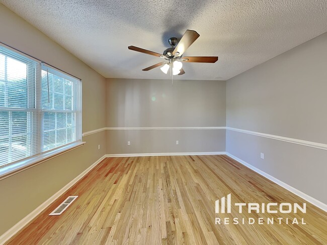 Foto del edificio - 1229 Moss Acres Ct