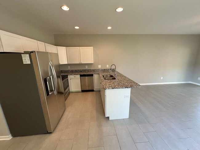 Building Photo - Modern 3 Bedroom, 2.5 Bath Townhouse in Columbia!