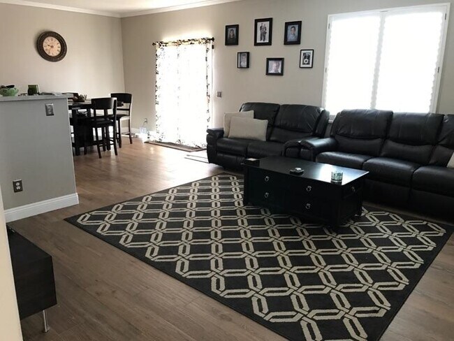 Foto del edificio - 4374 Monte Vista Way