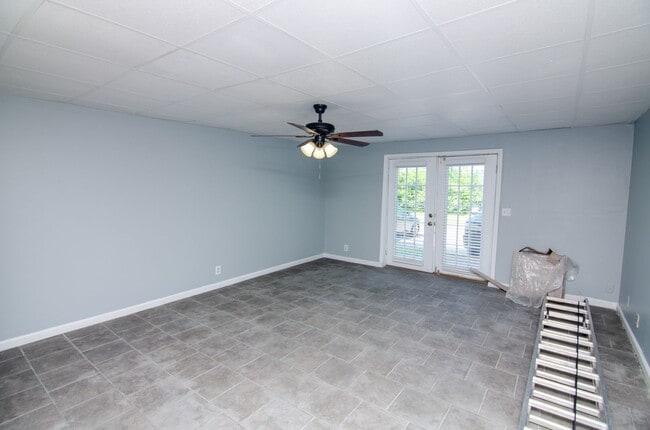 Building Photo - 1041 Harold Dr