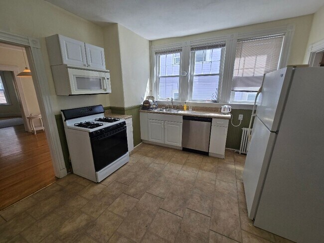 Building Photo - Charming duplex - Deck - Parking - Laundry