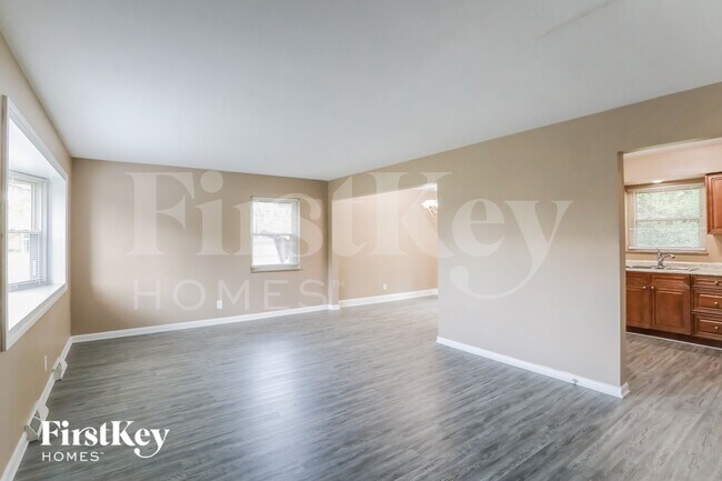 Building Photo - 1015 Thunderbird Dr