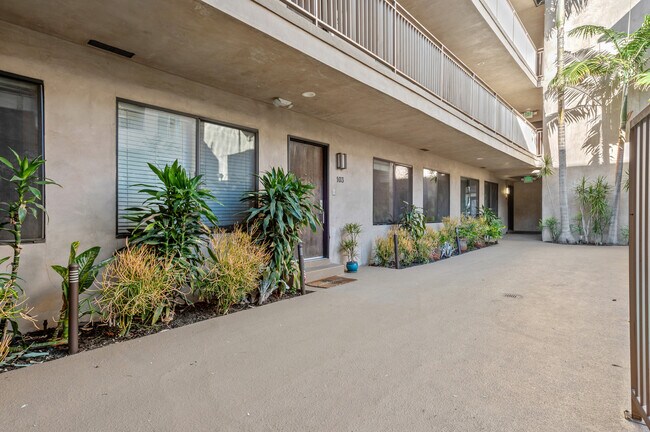 Foto del edificio - 931 N Alfred St