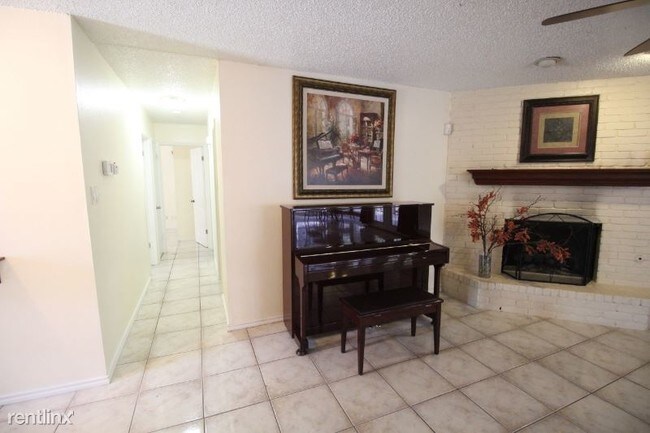 Building Photo - 3 br, 2 bath House - 8330 Sageline St
